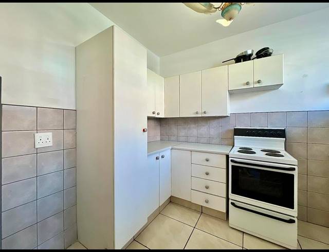 2 BEDROOM APARTMENT FOR SALE IN FLORIDA LAKE